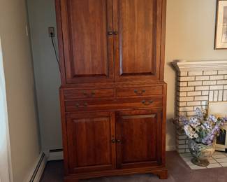 Additional picture of Armoire