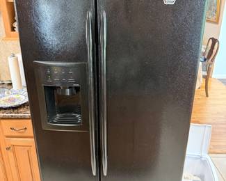 GE side by side refrigerator freezer