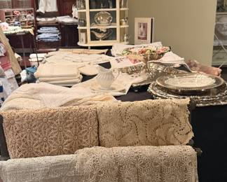Beautiful crochet tablecloths 