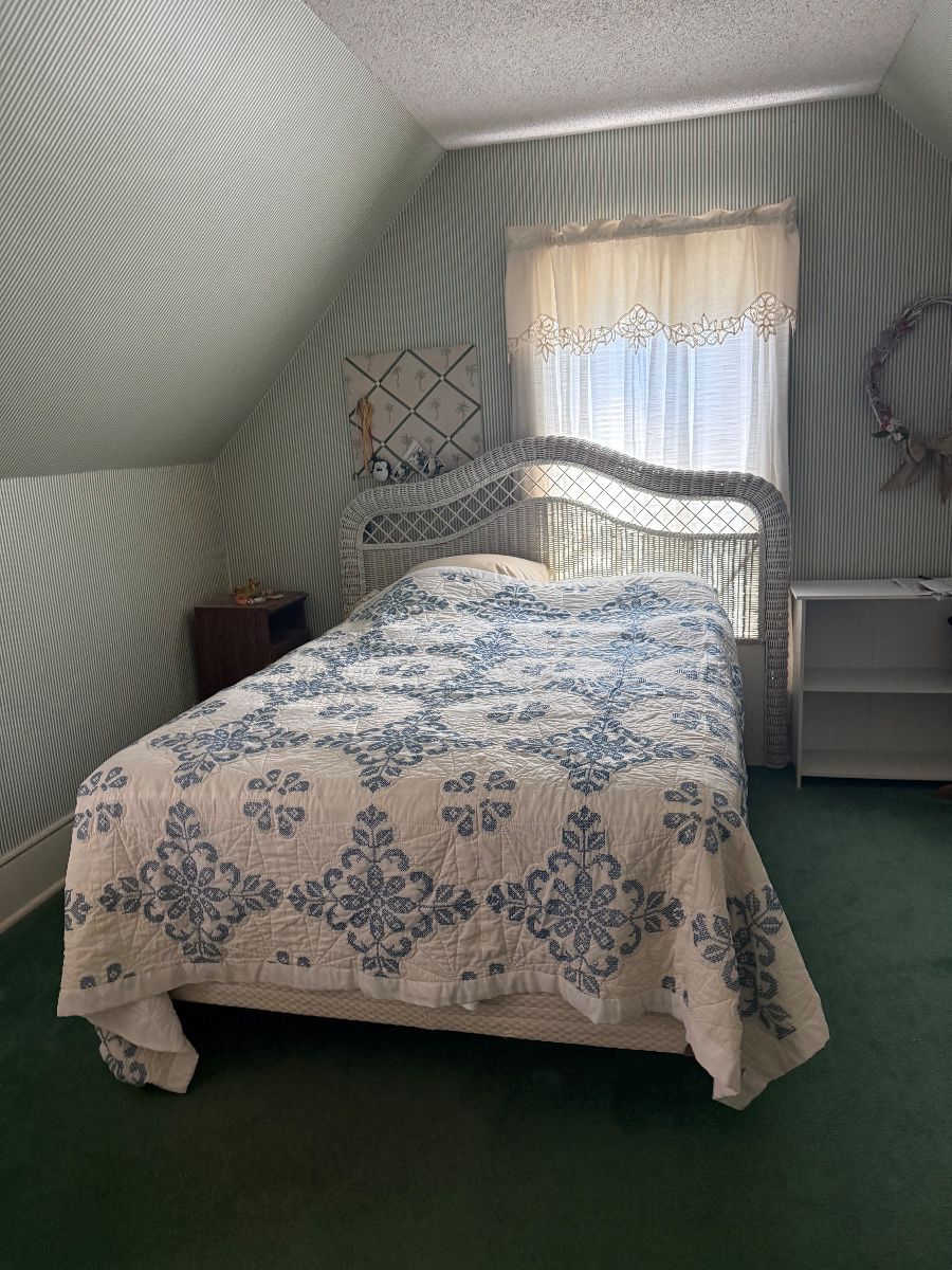 Wicker headboard & Bed