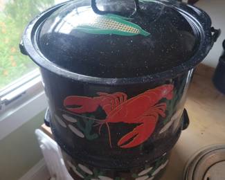 Lobster pot with clam brine drain