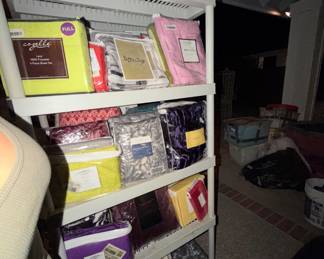 Beddings / Comforter / Blankets /  Pillow