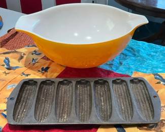 Pyrex Daisy Cinderella mixing bowl  Cornbread Pan