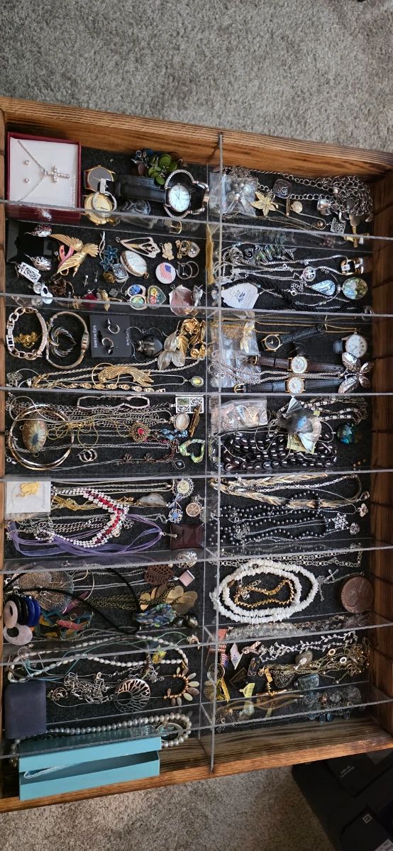 Lots of jewelery