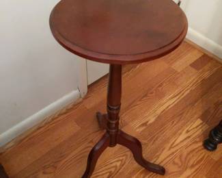 Vintage Cherry Finish Pedestal Plant Stand Accent Table