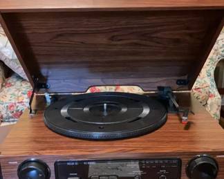 Memorex Turntable Stereo Receiver Combination Unit