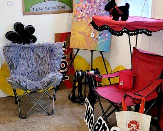 #marelovesu "Tell me the truth." acrylic painting, folding chairs
