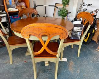 Round kitchen table and chairs