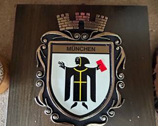 Collection of German Beer Steins and Decorative Plates, including Los Angeles Olympic Stein and Mnchen Crest Plaque fifth image