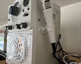 The Singing Machine SMLBTW Karaoke System third image