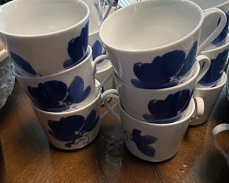 Studio Nova Ming Blue Porcelain Dinnerware Set fourth image
