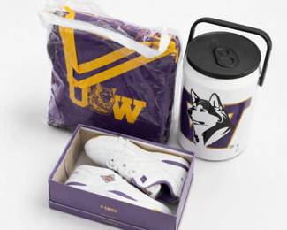 54 VintageUniversityofWashingtonHuskiesFanCollection