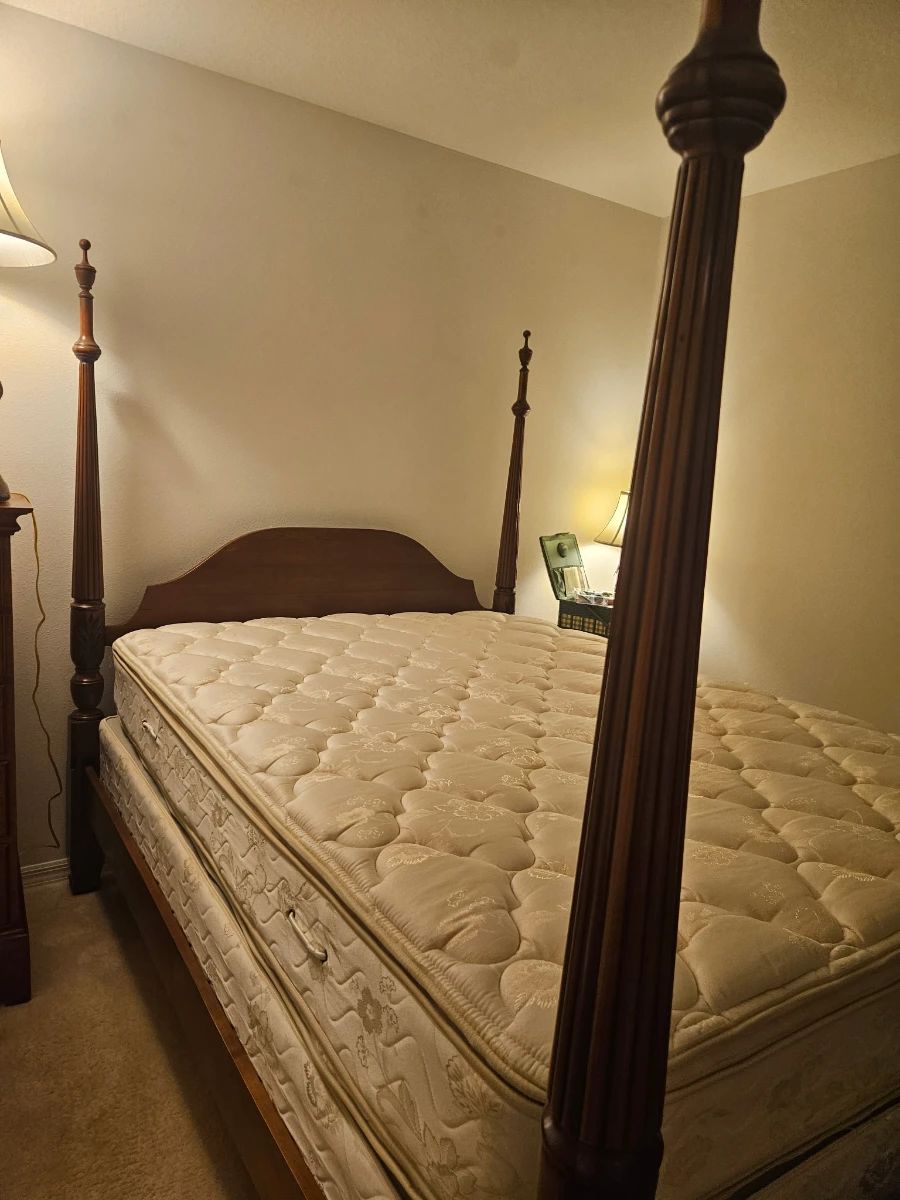 Vintage 4 poster bed with very clean mattress set $300 SUNDAY PRICE