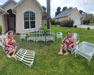 9 pens white wrought iron patio set $125 