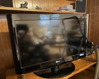 26" LG flatscreen TV