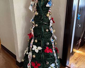Bradford Exchange Disney pull up tree.....
