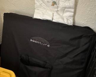 Saloniture folding massage table