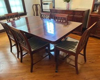 Antique dining table with a leaf (shown in the table), 5 side chairs, 1 captains chair and pads