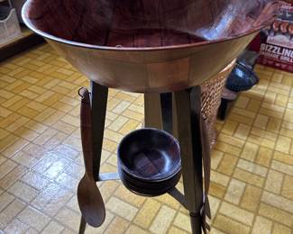 MCM wood standing salad bowl set