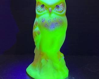 133 limitededitionfentonuraniumglassowl