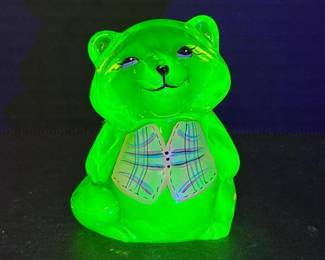 132 handpaintedfentonuraniumglassbearf