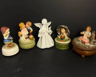 107 vintagemusicboxfigurineslot
