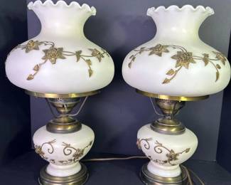 217 pairofvintagefrostedglasstablelamp