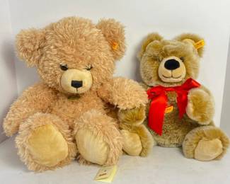 095 pairofsteiffteddybearsbuttoninear