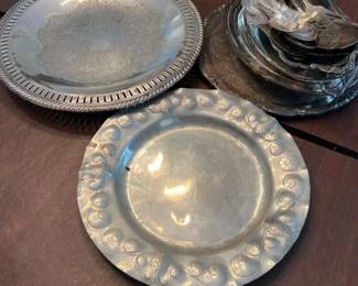 252 mixedsilverplateandpewterlot