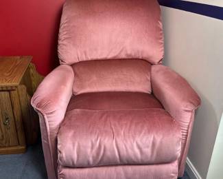 378 lazboypinkvelourrecliner
