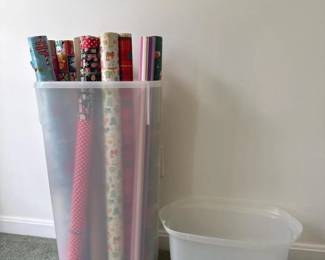 387 assortedgiftwraprollswithplasticst
