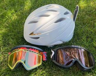 022 giromediumwhitegoldskihelmetwelec