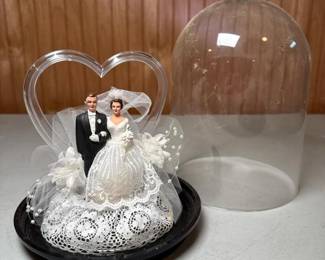 412 vintagewiltonweddingcaketopperdispl