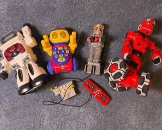 132 mixedlotvintagemodernrobottoys