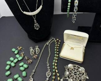 366 vintagecostumejewelrylottrifarimaze
