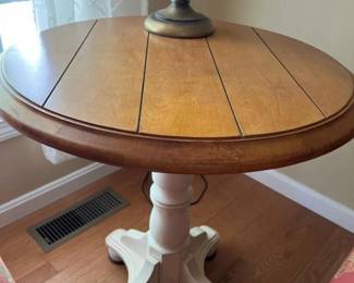 238 ashleyfurnitureroundfarmhousepedesta