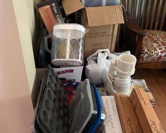 406 largelotofsmallkitchenappliancesse