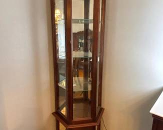 199 cornerlightedcuriocabinet
