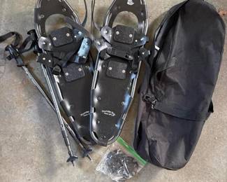048 thunderbayoutdoorgearsnowshoessetw