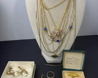 367 vintagegoldtonejewelryawardlot