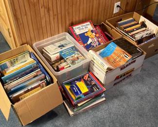 390 largelotofmixedbookshardcoverpaper