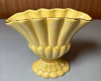 282 vintageyellowlusterwarepedestalvase