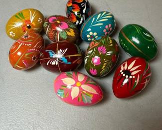 044 paintedwoodeneastereggcollection
