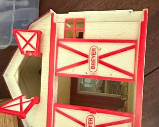 Breyer Stablemate Barn Playset
