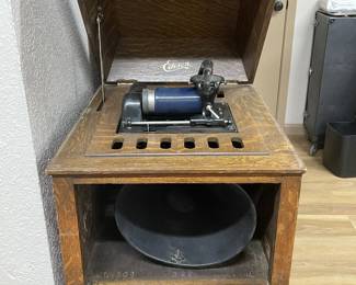 Cylinder Phonograph ~ Victrola