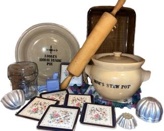Moira Crock Pie Pan Moms Stew Pot & Rustic Décor
