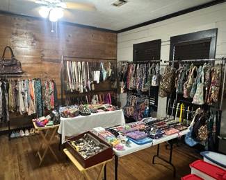 Vintage clothes, modern clothes, men’s sneakers, baseball caps, soccer & football jerseys, dresses, women’s sandals and heels • Women’s purses, wallets (Coach (Vintage & Y2K), Gucci, Kate Spade, Michael Kohrs, Dooney & Bourke, Vera Bradley, and many other brands!