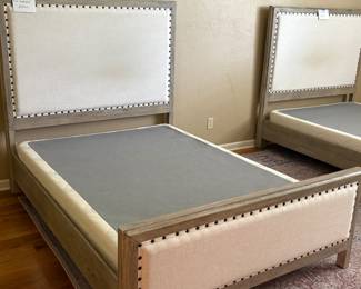 (4) full beds