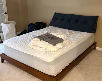 Full platform bed