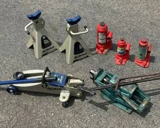 Heavy Duty Mechanics Lifting Lot  2Ton Hydraulic Floor Jack, Pair of Jack Stands  3 Bottles
